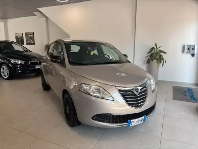 Usata Lancia Ypsilon S 86 CV (63 kW) 2014 Argento Utilitaria
