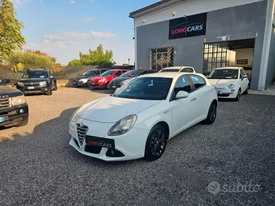 Usata Alfa Romeo Giulietta Exclusive 105 CV (77 kW) 2011 Bianco Utilitaria