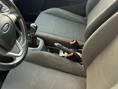 Usata Ford Fiesta 101 CV (74 kW) 2015 Bianco Utilitaria