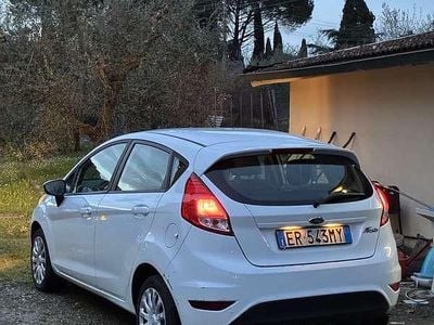 Usata Ford Fiesta Business Edition 97 CV (71 kW) 2013 Bianco Utilitaria