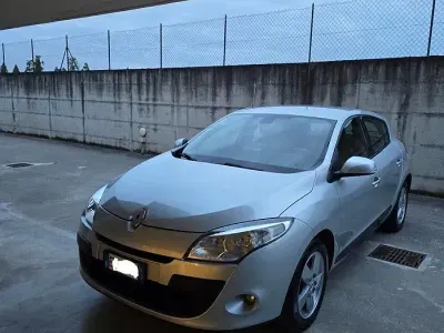 Usata Renault Mégane III Dynamique 110 CV (80 kW) 2010 Grigio Utilitaria