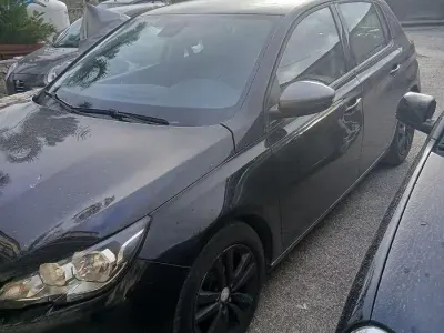 Usata Peugeot 308 112 CV (82 kW) 2015 Nero Berlina