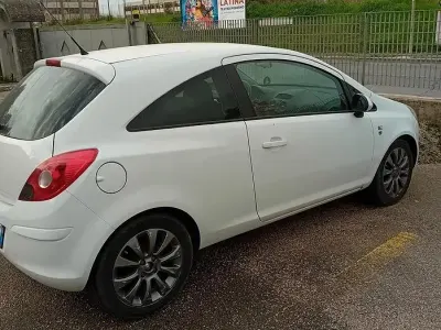 Usata Opel Corsa 80 CV (58 kW) 2010 Bianco Utilitaria