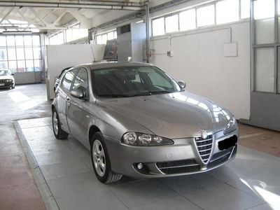 Usata Alfa Romeo 147 105 CV (77 kW) 2007 Argento Utilitaria