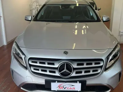 Usata Mercedes GLA220 184 CV (135 kW) 2019 Argento SUV