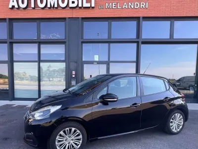 Usata Peugeot 208 82 CV (60 kW) 2017 Nero Utilitaria