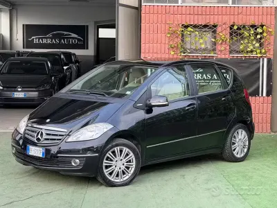 Usata Mercedes A180 Avantgarde 109 CV (80 kW) 2010 Blu Berlina