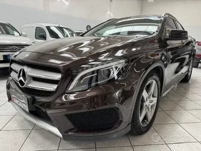 Usata Mercedes GLA220 170 CV (125 kW) 2014 Marrone SUV