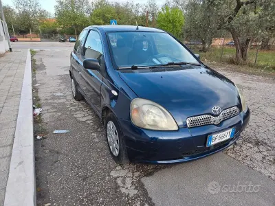 Usata Toyota Yaris 68 CV (50 kW) 1999 Blu Berlina