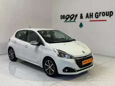 Usata Peugeot 208 GT-line 75 CV (55 kW) 2016 Bianco Utilitaria