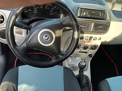 Usata Fiat Punto 80 CV (58 kW) 2005 Berlina