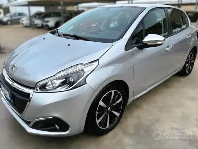 Usata Peugeot 208 75 CV (55 kW) 2018 Grigio Utilitaria