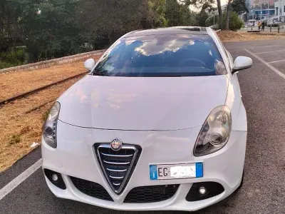 Usata Alfa Romeo Giulietta Distinctive 105 CV (77 kW) 2011 Bianco Utilitaria