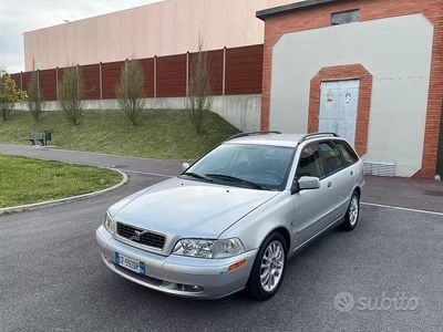 Usata Volvo V40 116 CV (85 kW) 2002 Grigio Station wagon