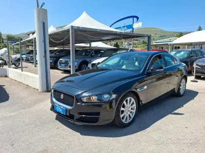 Usata Jaguar XE Prestige 180 CV (132 kW) 2016 Nero Berlina