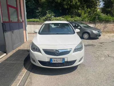 Usata Opel Astra Cosmo 110 CV (80 kW) 2012 Bianco Station wagon