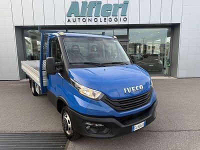 Usata Iveco Daily 116 CV (85 kW) 2022 Blu/azzurro Furgone