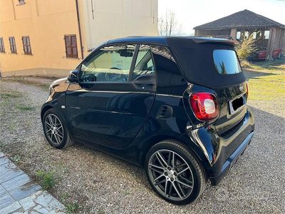 Usata Smart ForTwo Cabrio Brabus 125 CV (91 kW) 2017 Nero Cabrio