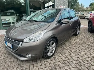 Usata Peugeot 208 Allure 82 CV (60 kW) 2012 Marrone Utilitaria