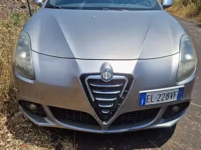 Usata Alfa Romeo Giulietta Distinctive 105 CV (77 kW) 2012 Grigio Utilitaria