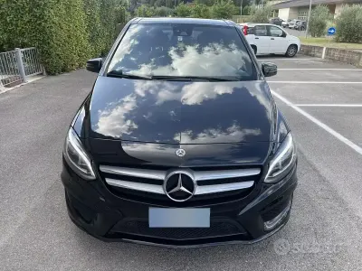 Usata Mercedes B180 Premium 109 CV (80 kW) 2018 Nero Utilitaria
