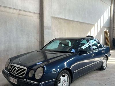 Mercedes E200