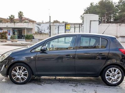 Usata Opel Corsa Edition 95 CV (69 kW) 2012 Nero Utilitaria