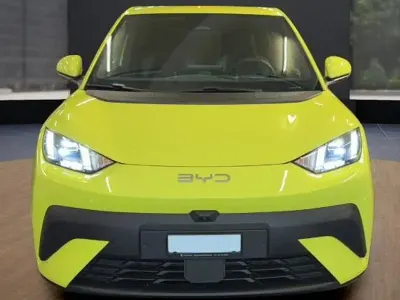 Nuova BYD Dolphin Surf Boost 64 kW (88 CV) 2026 Verde Utilitaria