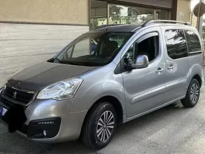 Usata Peugeot Partner 98 CV (72 kW) 2017 Grigio Monovolume