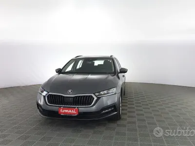 Käytetty Skoda Octavia Executive 116 HP (85 kW) 2023 Harmaa Farmari