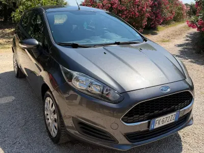 Usata Ford Fiesta Titanium 95 CV (69 kW) 2017 Grigio Utilitaria