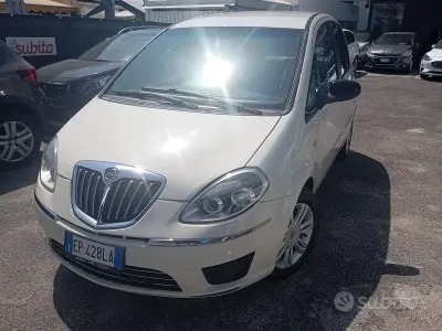 Usata Lancia Musa 77 CV (56 kW) 2012 Bianco Monovolume