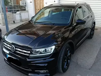 Usata VW Tiguan R-line 131 CV (96 kW) 2020 Nero SUV