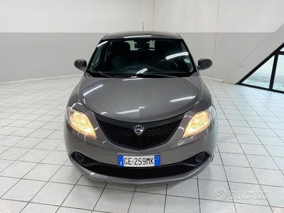 Usata Lancia Ypsilon Gold 69 CV (50 kW) 2021 Argento Utilitaria