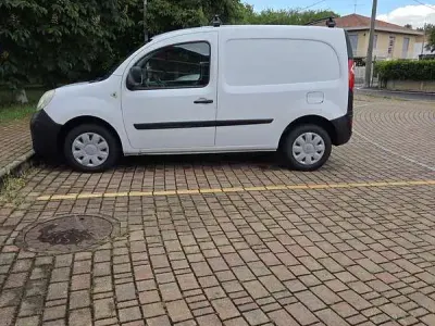 Usata Renault Kangoo 90 CV (66 kW) 2011 Bianco Monovolume