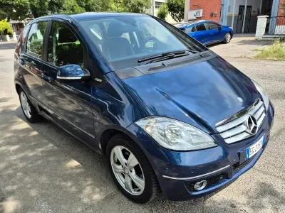 Usata Mercedes A180 Premium 109 CV (80 kW) 2010 Blu Berlina