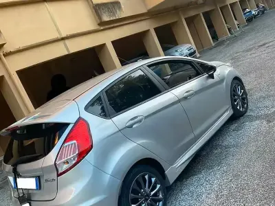 Usata Ford Fiesta ST-Line 85 CV (62 kW) 2017 Grigio Utilitaria