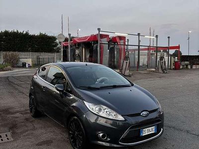 Usata Ford Fiesta Titanium 60 CV (44 kW) 2008 Grigio Utilitaria