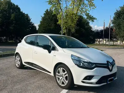 Usata Renault Clio IV Life 75 CV (55 kW) 2018 Bianco Berlina