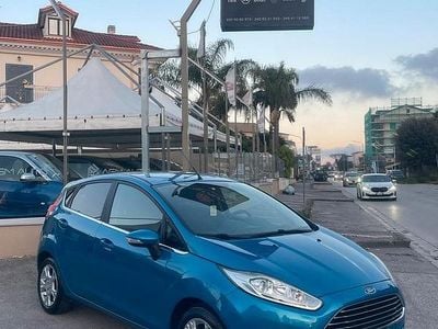 Begagnad Ford Fiesta 95 HK (69 kW) 2015 Blå Sedan