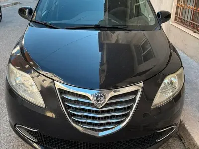 Usata Lancia Ypsilon 69 CV (50 kW) 2011 Nero Utilitaria