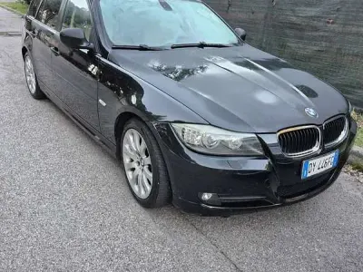 Usata BMW 320 Sport Line 177 CV (130 kW) 2009 Nero Station wagon
