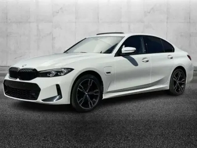 Usata BMW 330e M Sport 292 CV (214 kW) 2023 Bianco Berlina