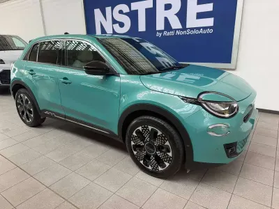 Nuova Fiat 600 La Prima 145 CV (106 kW) 2025 Azzurro acqua SUV