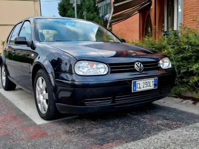 Usata VW Golf IV 101 CV (74 kW) 2003 Nero Berlina