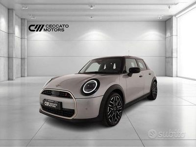 Nuova Mini Cooper Favoured 2025 Utilitaria