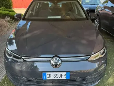 Usata VW Golf VIII Life 110 CV (80 kW) 2023 Grigio Berlina