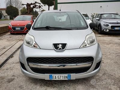 Usata Peugeot 107 68 CV (50 kW) 2010 Grigio Utilitaria
