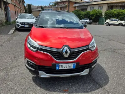 Usata Renault Captur Zen 90 CV (66 kW) 2018 Rosso SUV