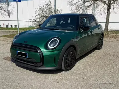 Usado Mini Cooper Classic 136 HP (100 kW) 2024 Verde Citadino